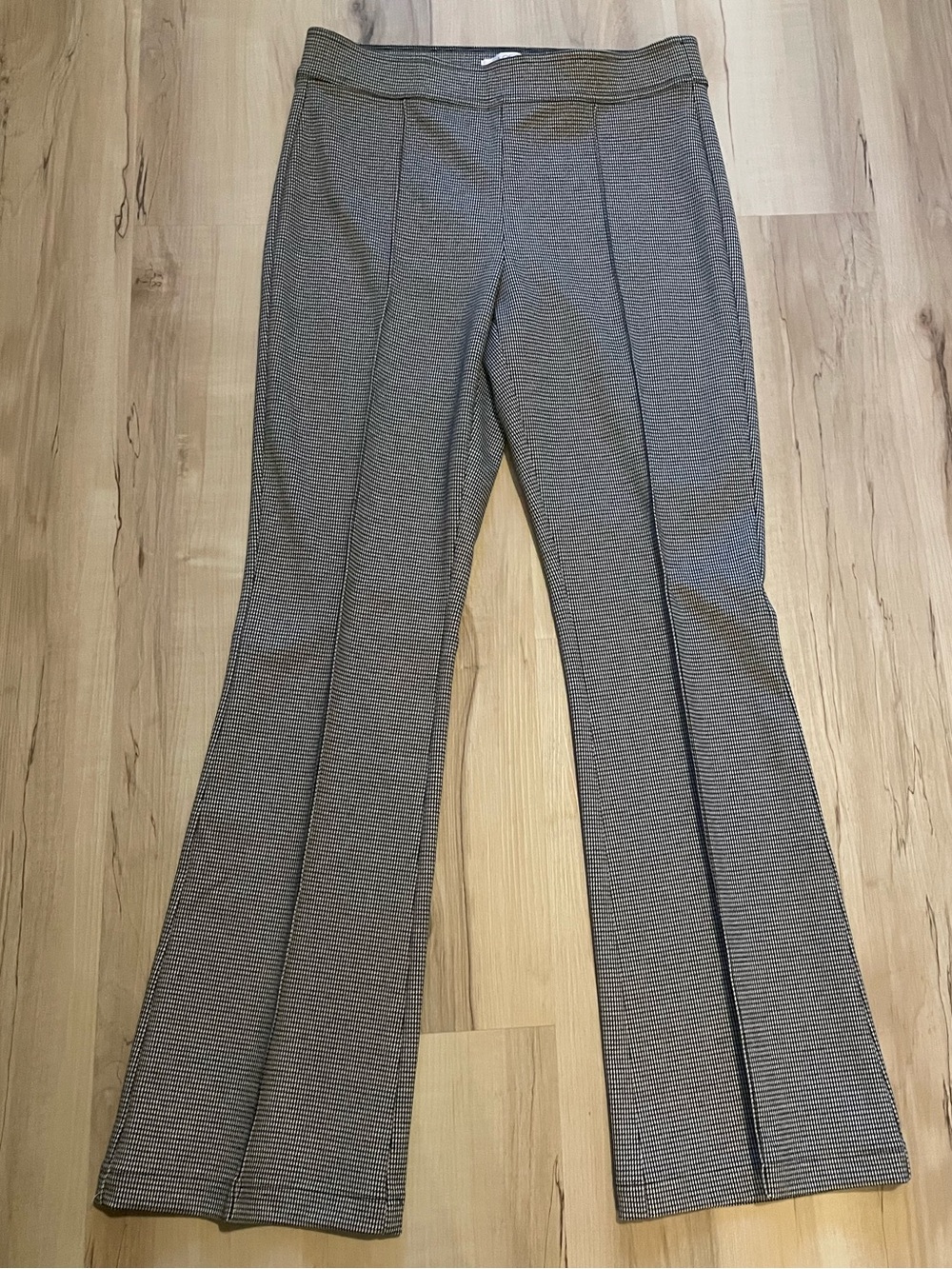 LOFT Pull On Flare Pant Size Medium Black White Houndstooth Seamed Front Stretch